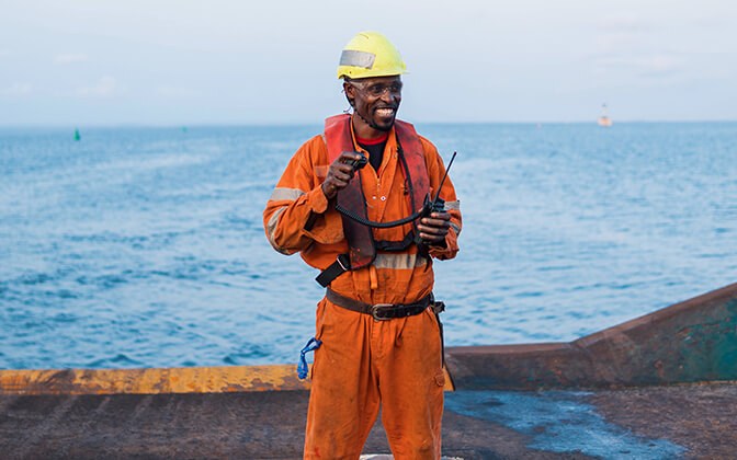 marine-radios-handheld-pill